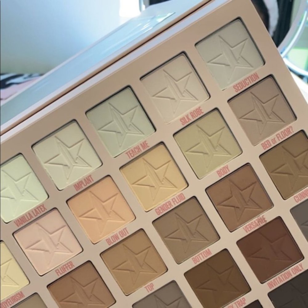 ORGY EYESHADOW PALETTE